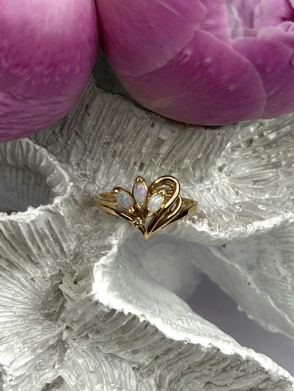 Elegant 14K Yellow Gold Opal & Diamond Heart Motif Ring Size 8.5